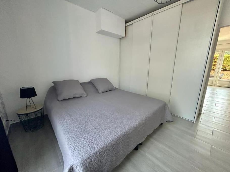Martin Appartement Cambrai Avec Cour Exterior photo
